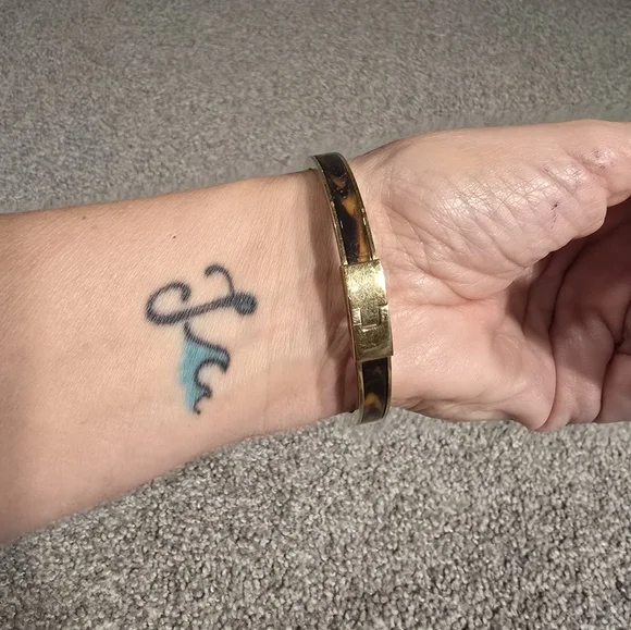 Michael Kors Bedford Buckle Bangle Bracelet Tortoise Classic - Picture 3 of 6